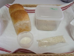 H26.5.10 白ゴマと全粒粉のパン 1